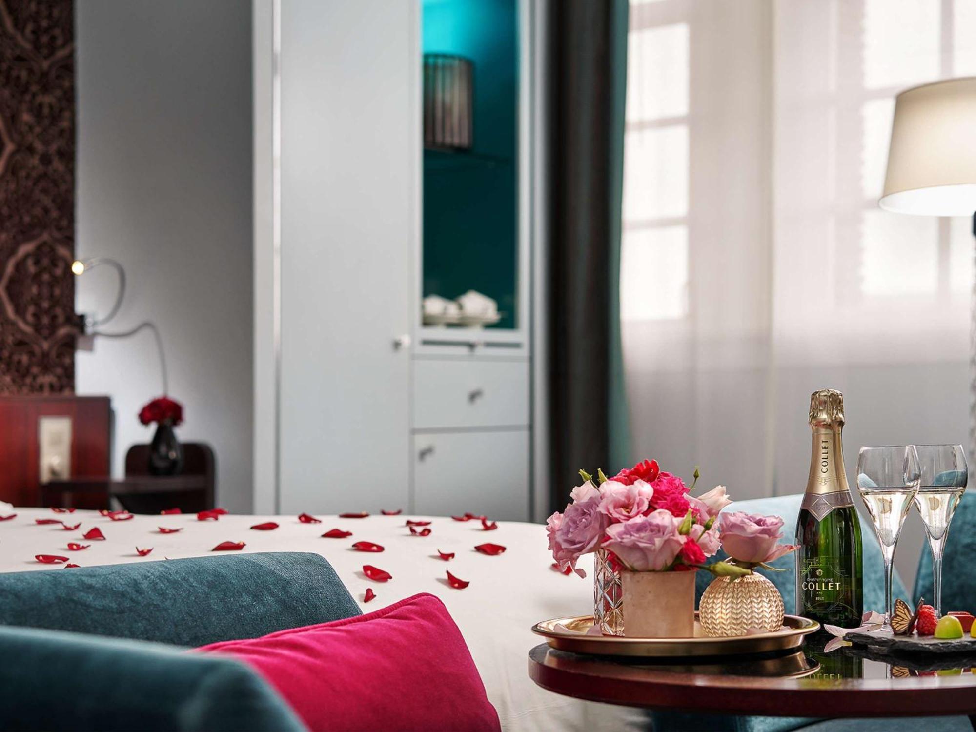 Sofitel Legend The Grand Amsterdam Hotel Exterior photo A bedroom at the hotel