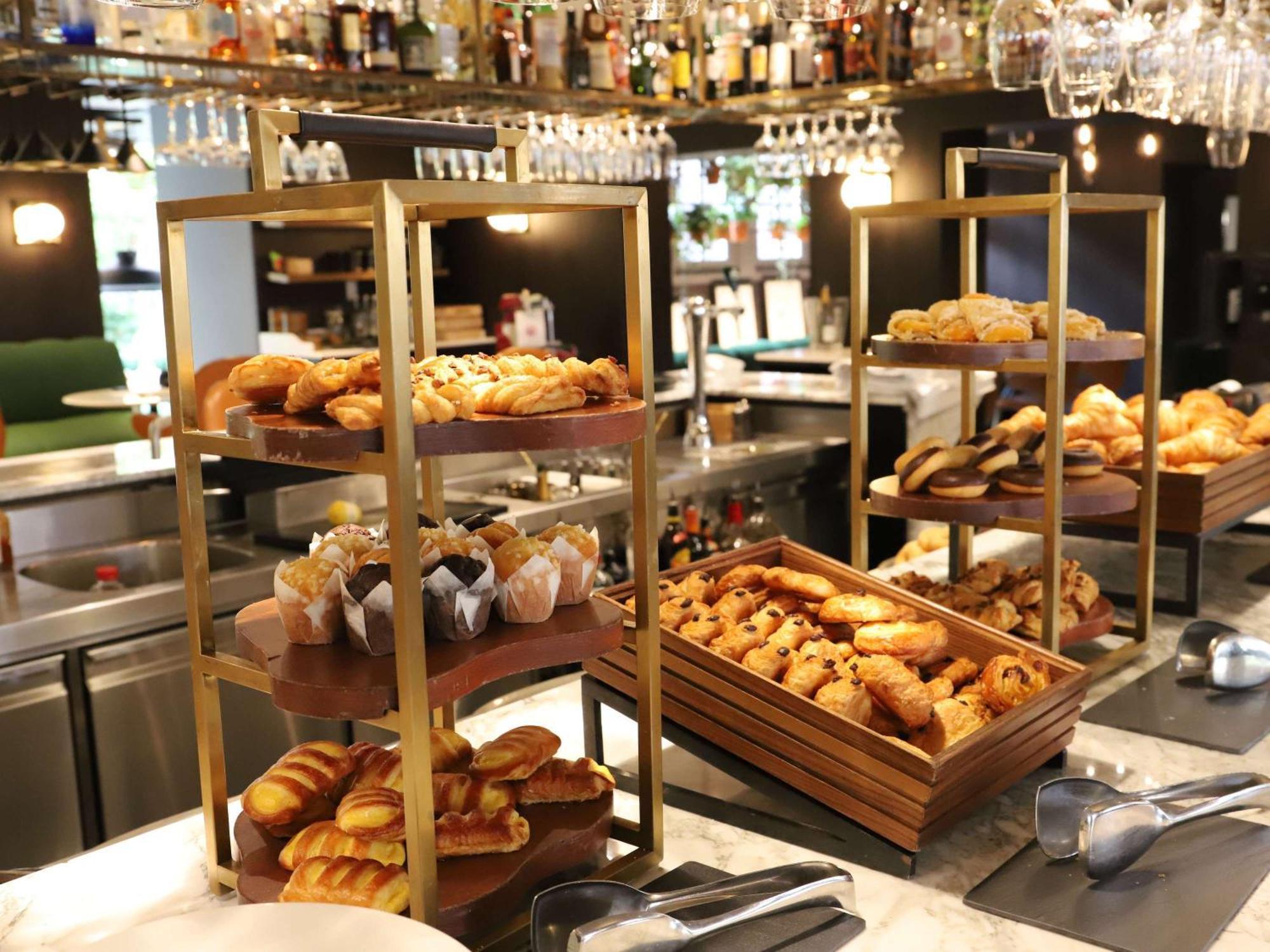 Sofitel Legend The Grand Amsterdam Hotel Exterior photo A pastry display at a hotel