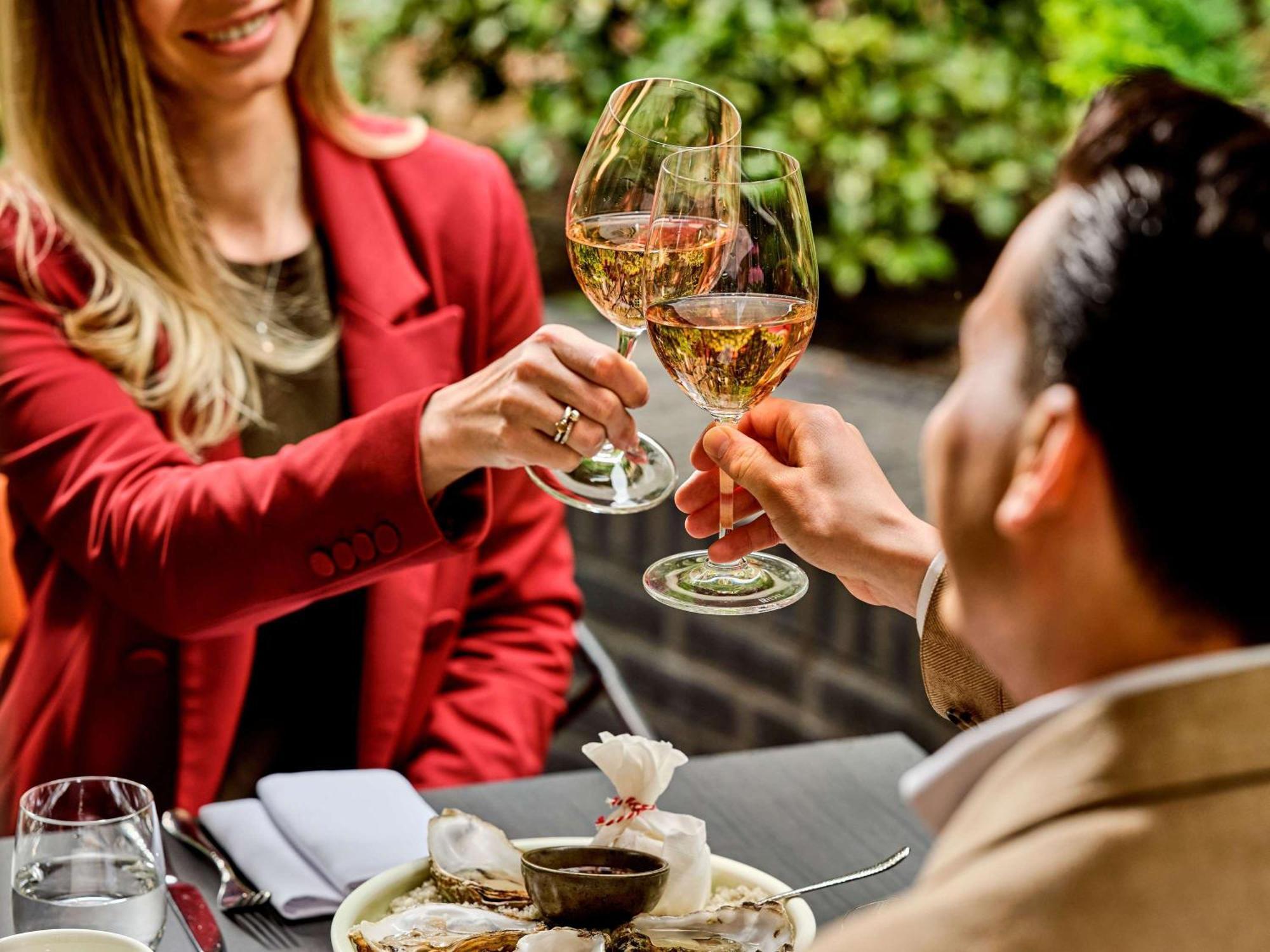 Sofitel Legend The Grand Amsterdam Hotel Exterior photo A toast with Champagne