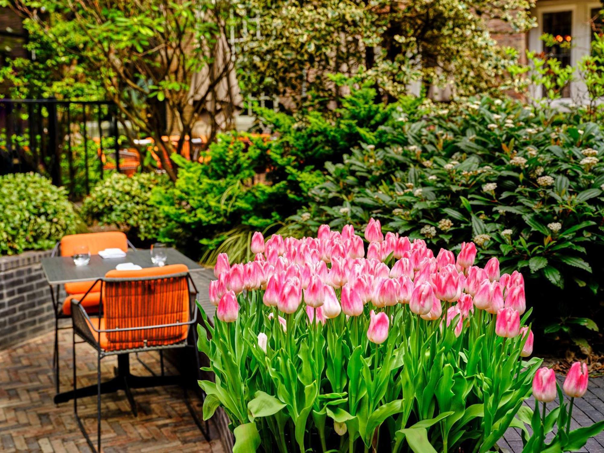 Sofitel Legend The Grand Amsterdam Hotel Exterior photo Tulips in a garden